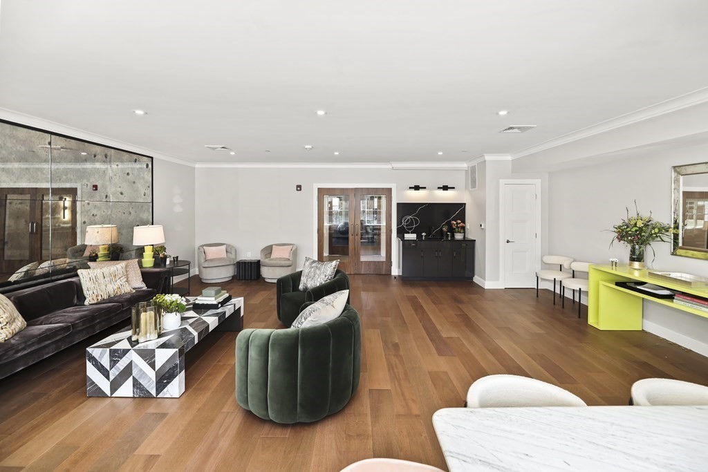 425 Lagrange Street # 207