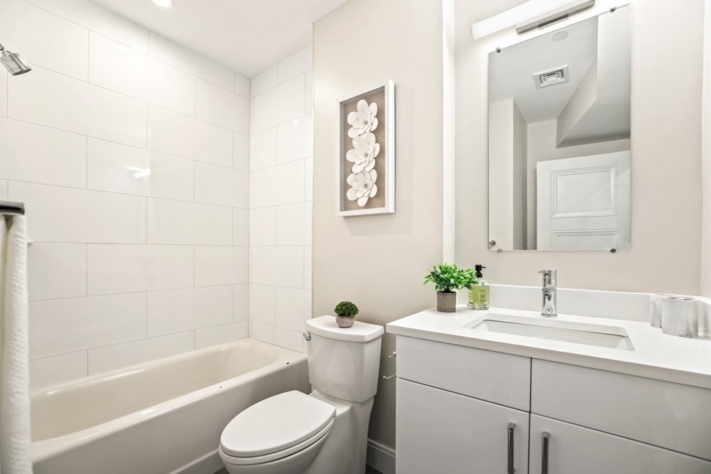 425 Lagrange Street # 207