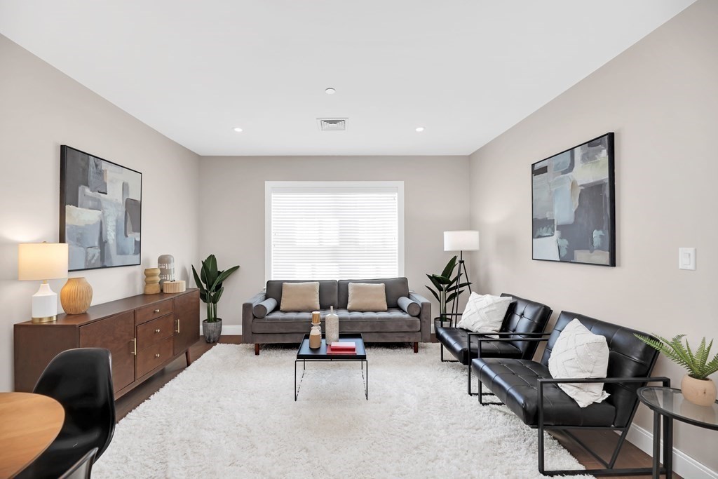 425 Lagrange Street # 207