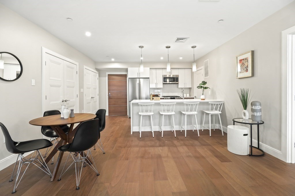 425 Lagrange Street # 207