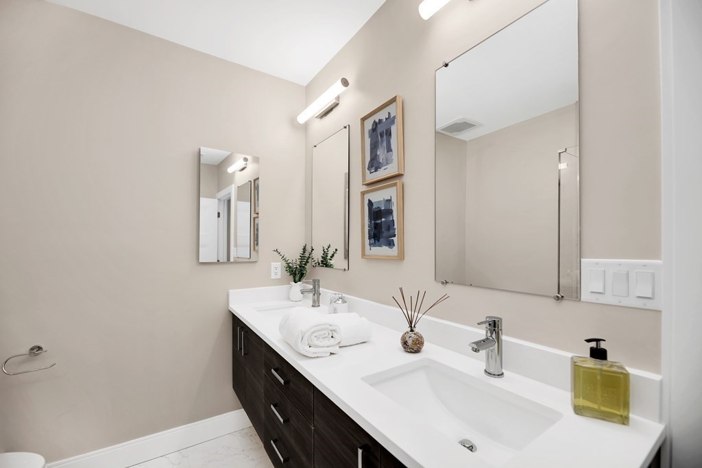 425 Lagrange Street # 207