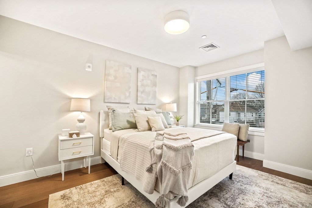 425 Lagrange Street # 207