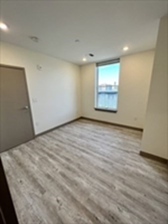 400 Dorchester St. # 305