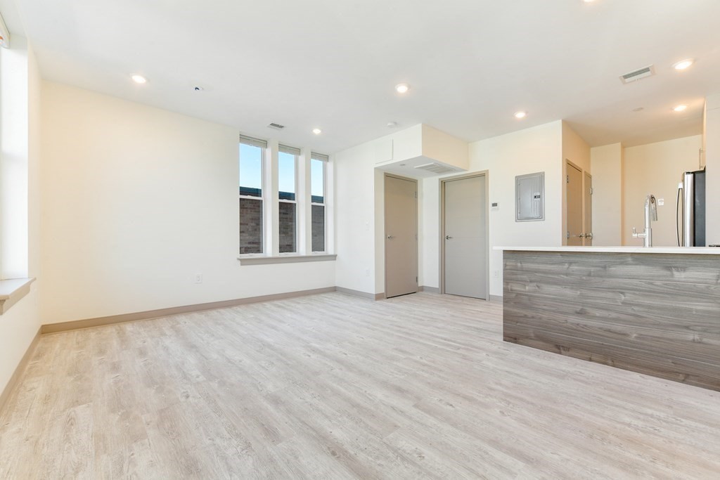 400 Dorchester Street # 306