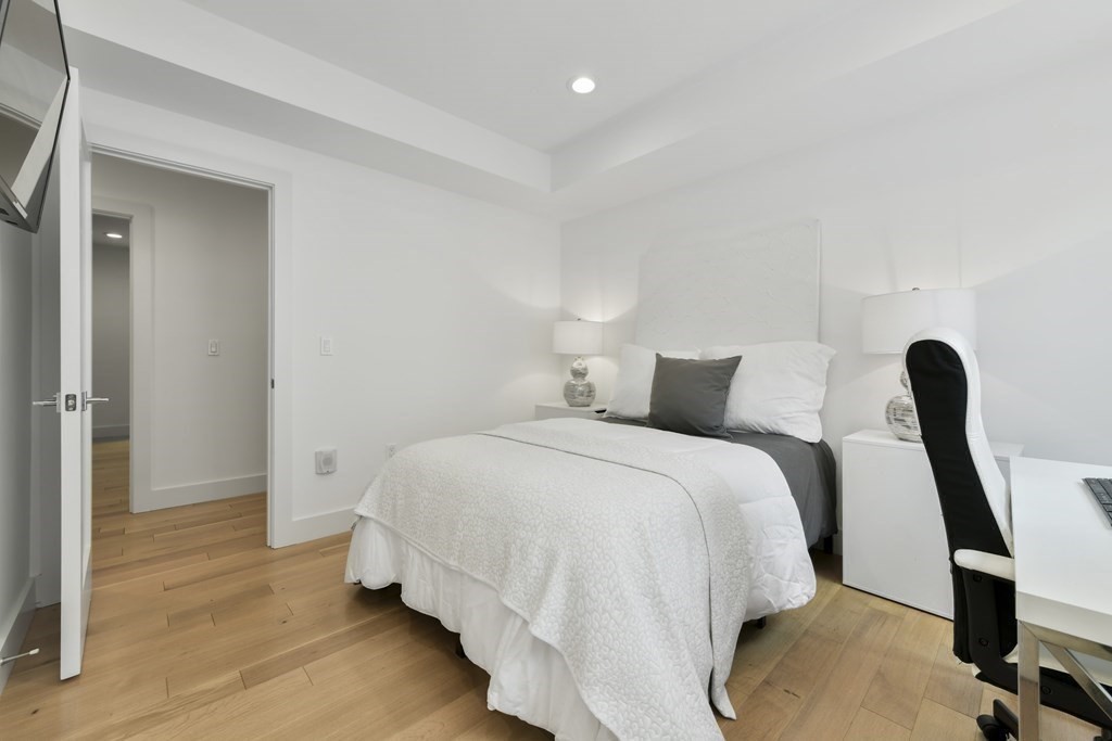 ONE Leonard Place Unit: TWO