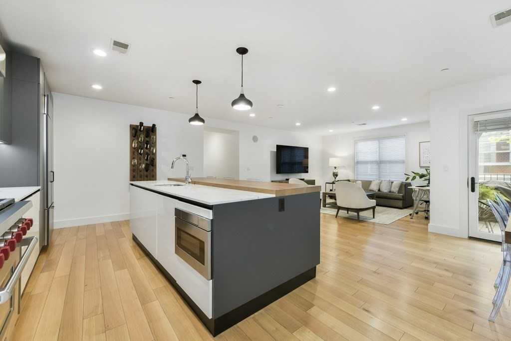 ONE Leonard Place Unit: TWO