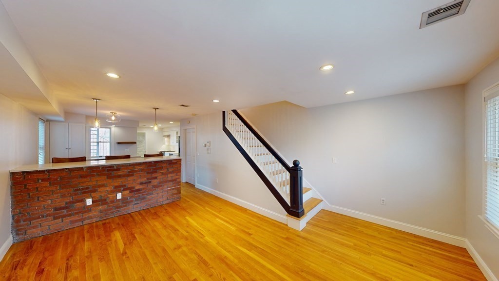 214 West 7th St # 2L