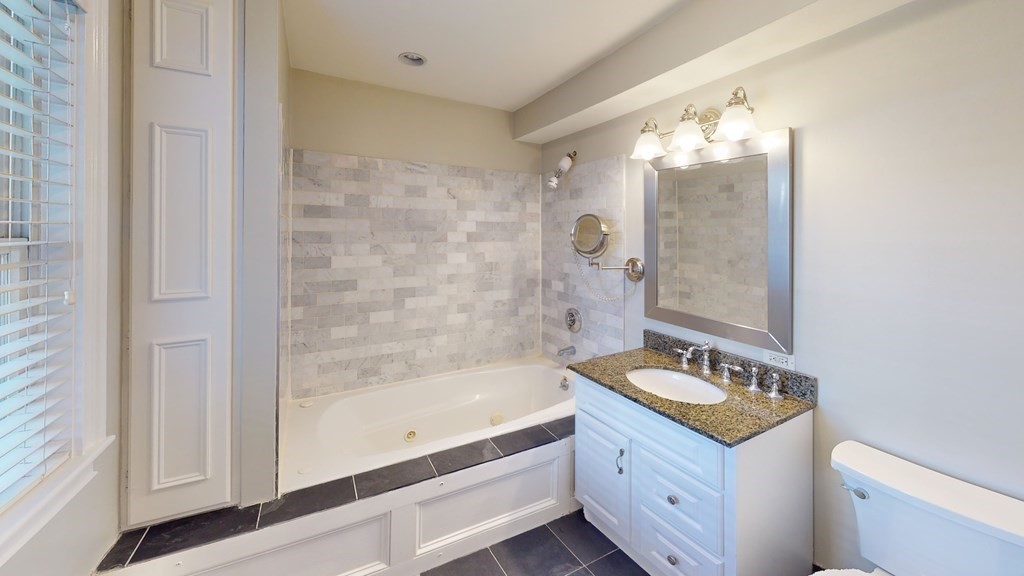 214 West 7th St # 2L