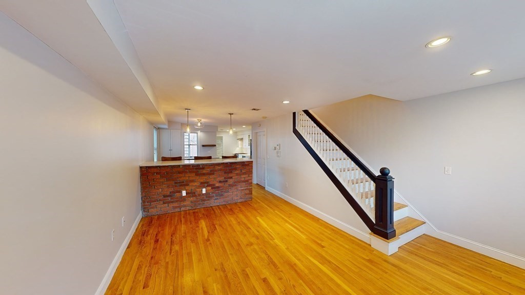 214 West 7th St # 2L