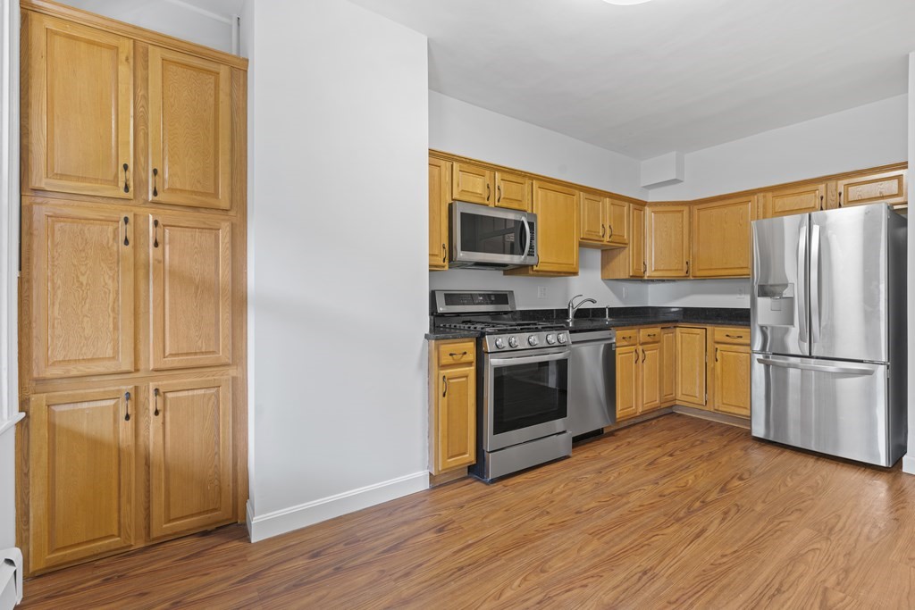 401 E 7th Street # 1