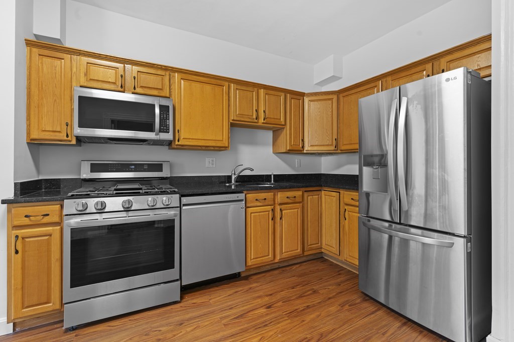 401 E 7th Street # 1