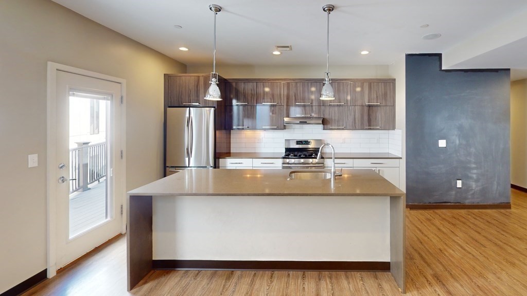 16 Preble Street # 7 Unit: PH- 7