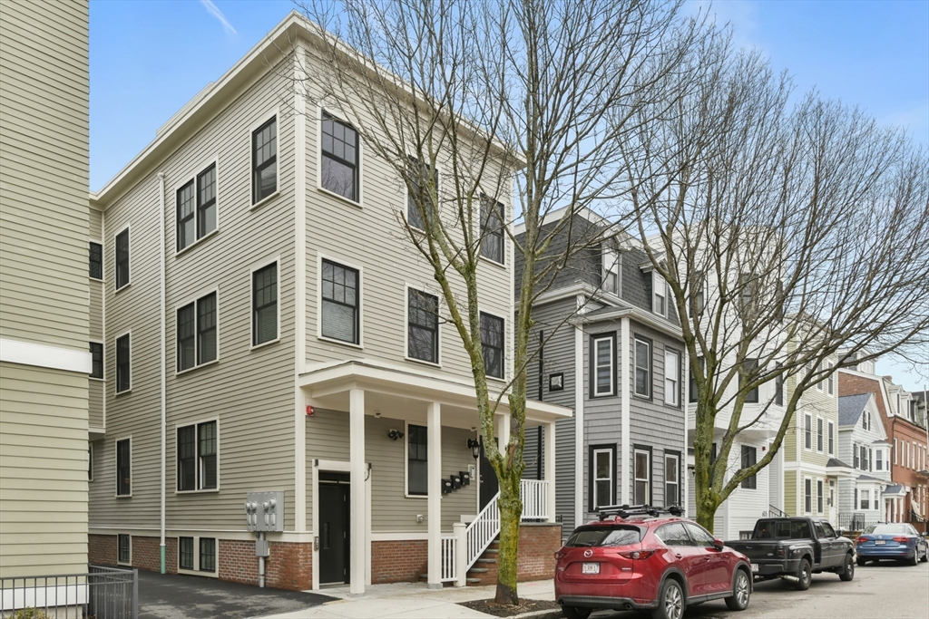 613 E 6th St # 3