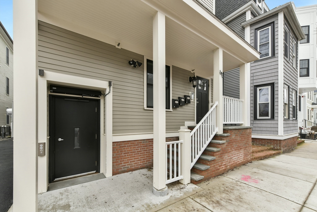 613 E 6th St # 3