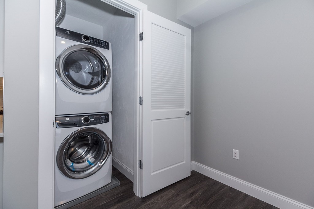 11 Minot Street # 102