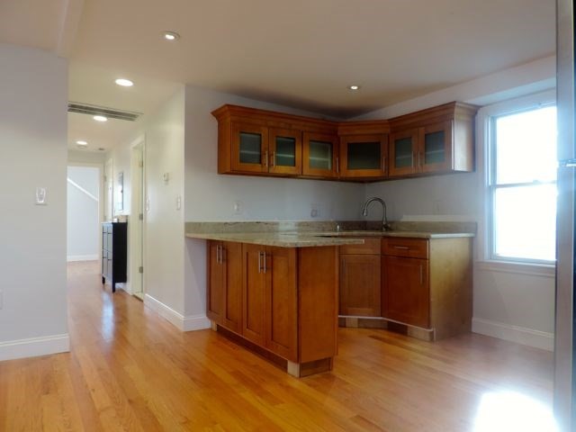 16 Carpenter St # 3