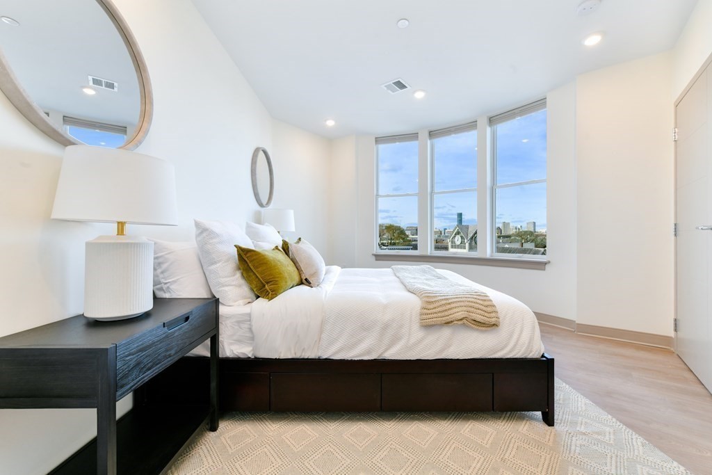 400 Dorchester St. # 303