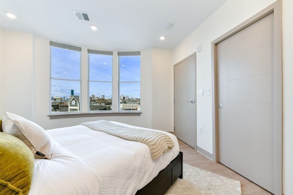 400 Dorchester St. # 303