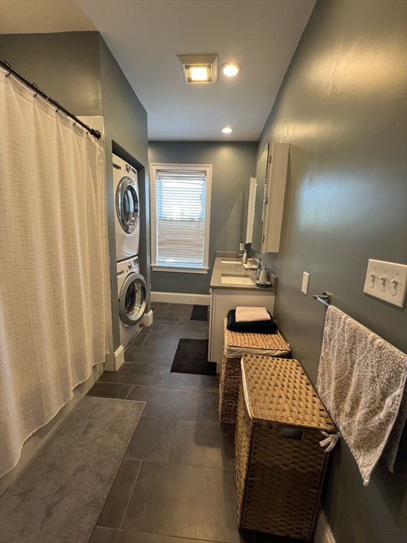 686 E. Eighth St. # 3