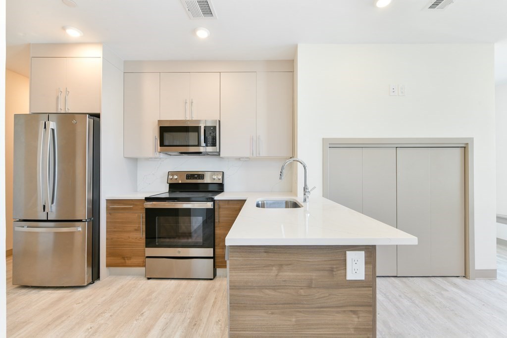 400 Dorchester # 306