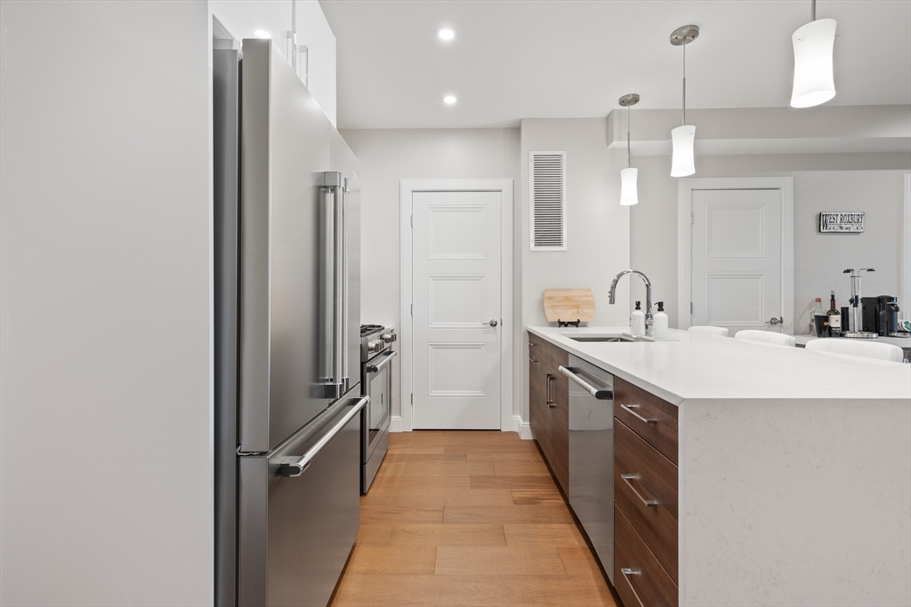 425-427 Lagrange Street # 207R