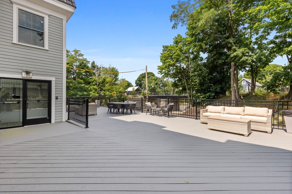 425-427 Lagrange Street # 207R