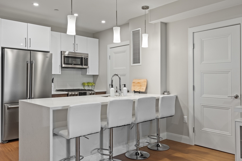 425-427 Lagrange Street # 207R