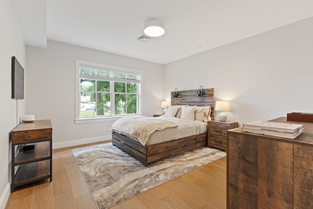 425-427 Lagrange Street # 207R