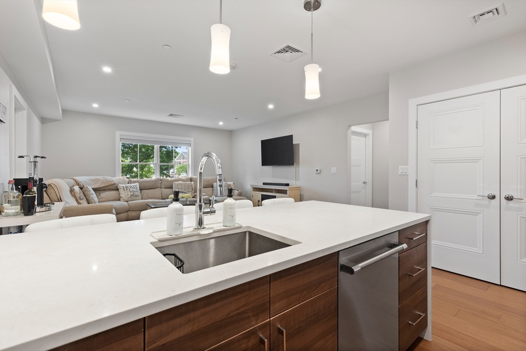 425-427 Lagrange Street # 207R