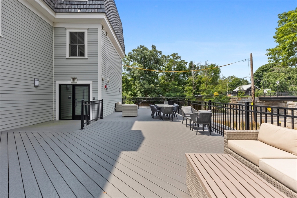 425-427 Lagrange Street # 207R