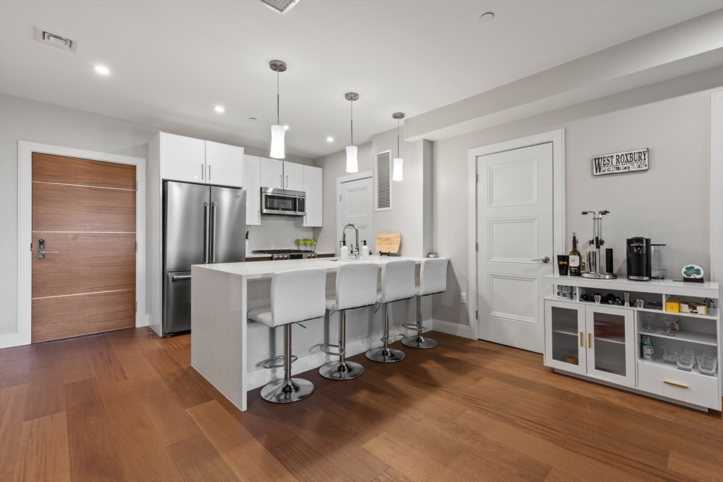 425-427 Lagrange Street # 207R