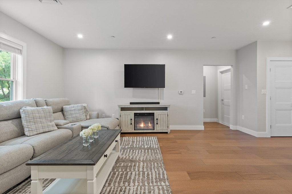 425-427 Lagrange Street # 207R