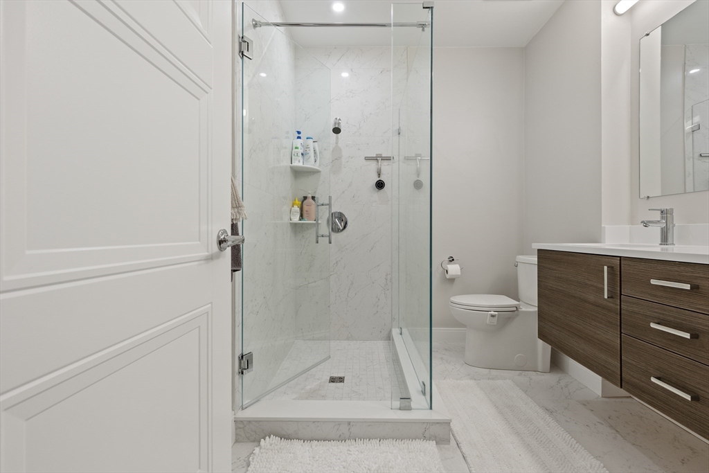 425-427 Lagrange Street # 207R