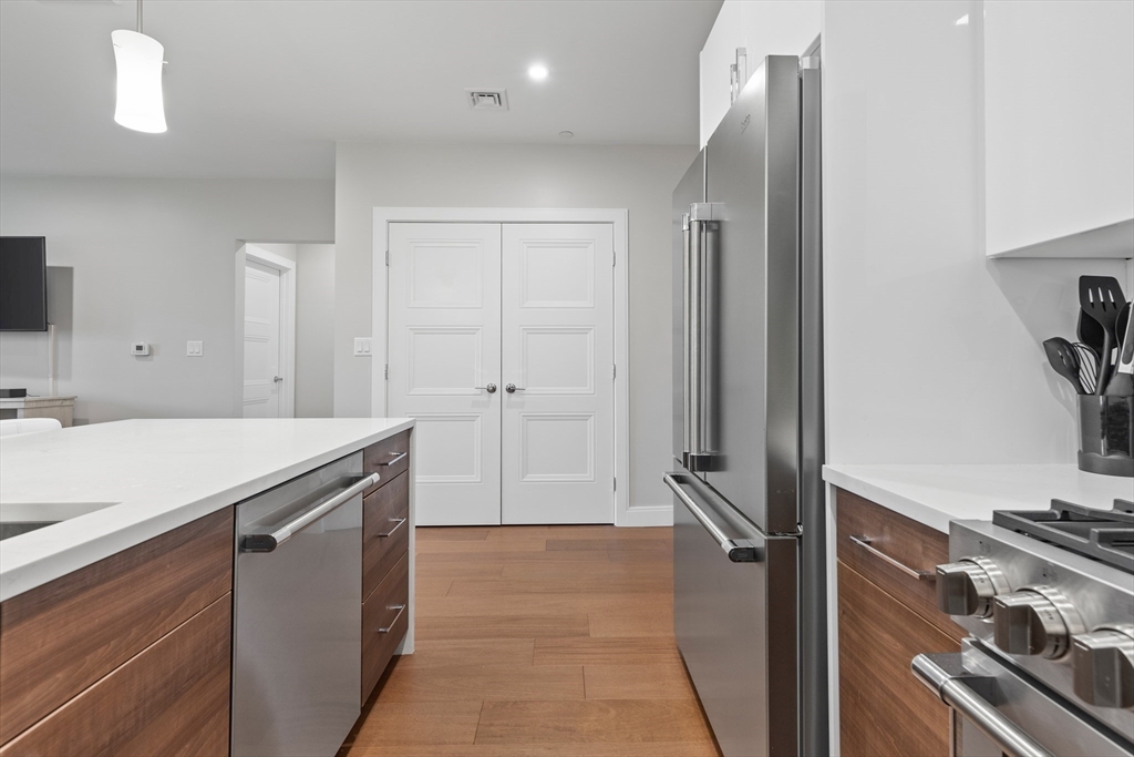 425-427 Lagrange Street # 207R