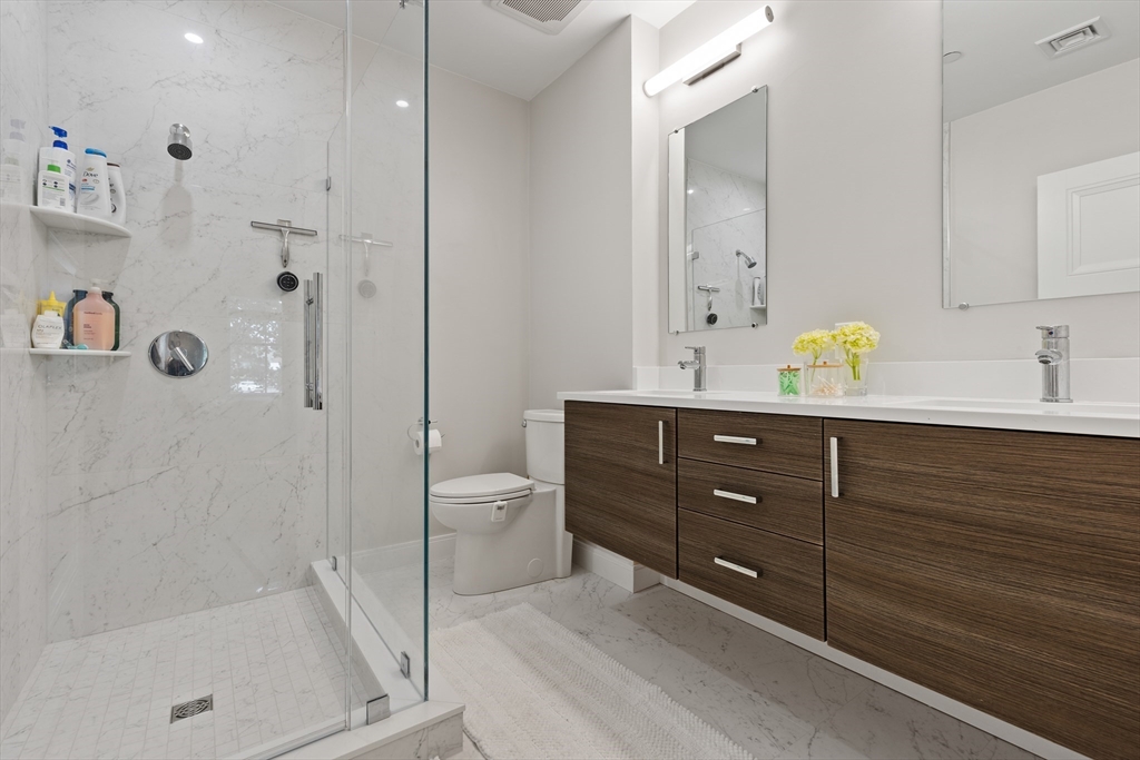 425-427 Lagrange Street # 207R