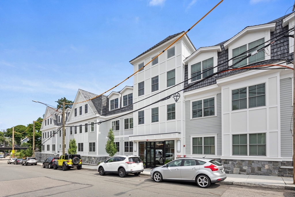 425-427 Lagrange Street # 207R