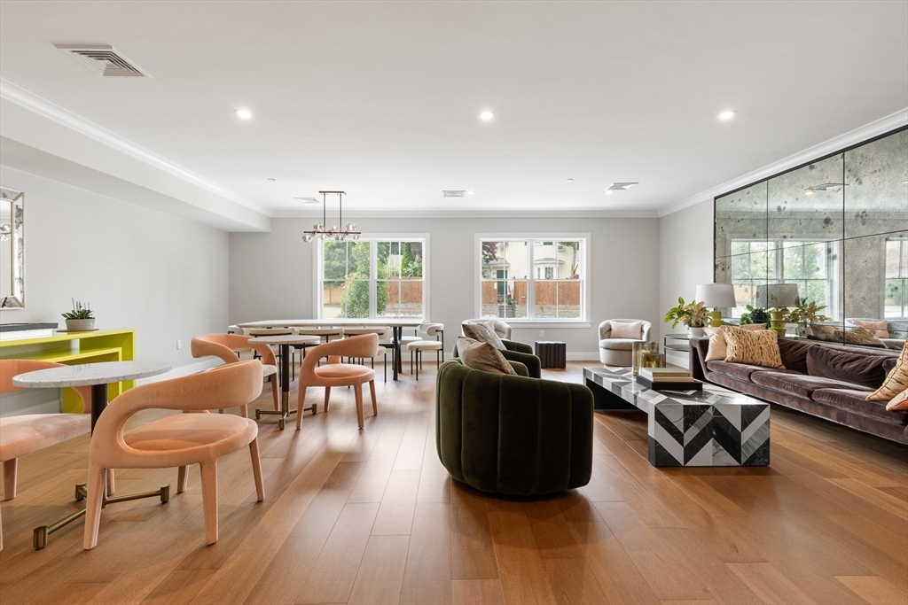 425-427 Lagrange Street # 207R