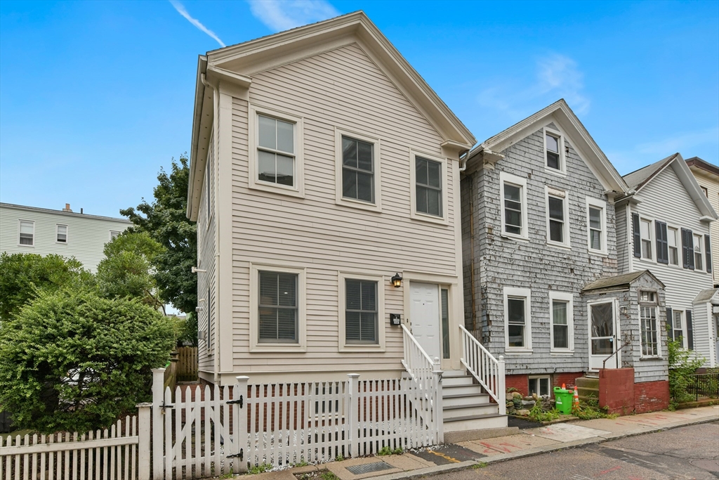 2 Glover Ct