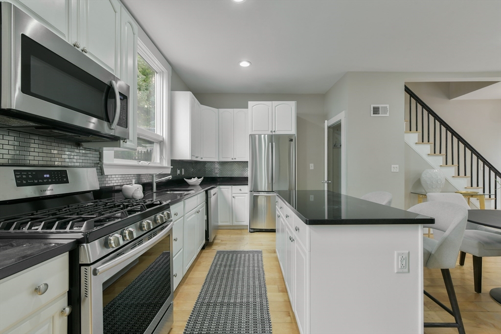 2 Glover Ct