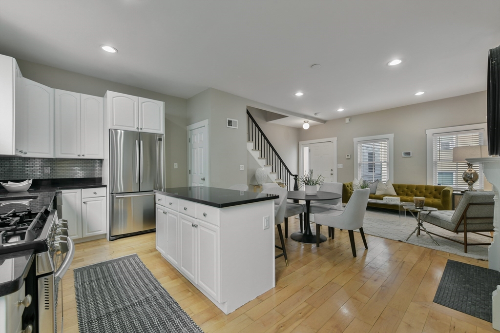2 Glover Ct
