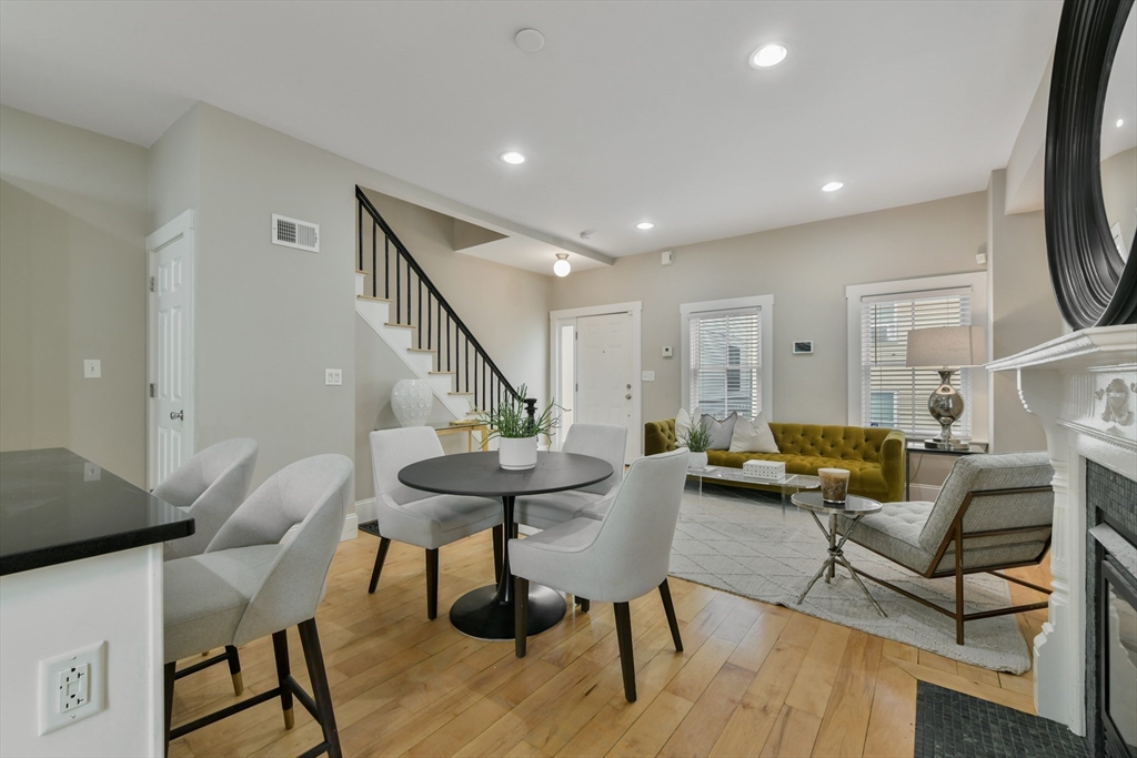 2 Glover Ct