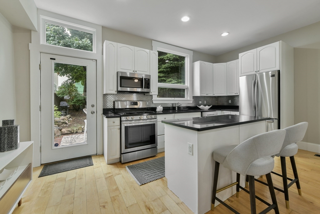 2 Glover Ct