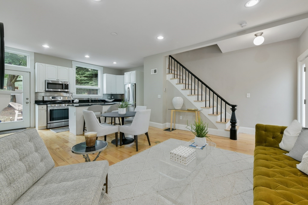2 Glover Ct
