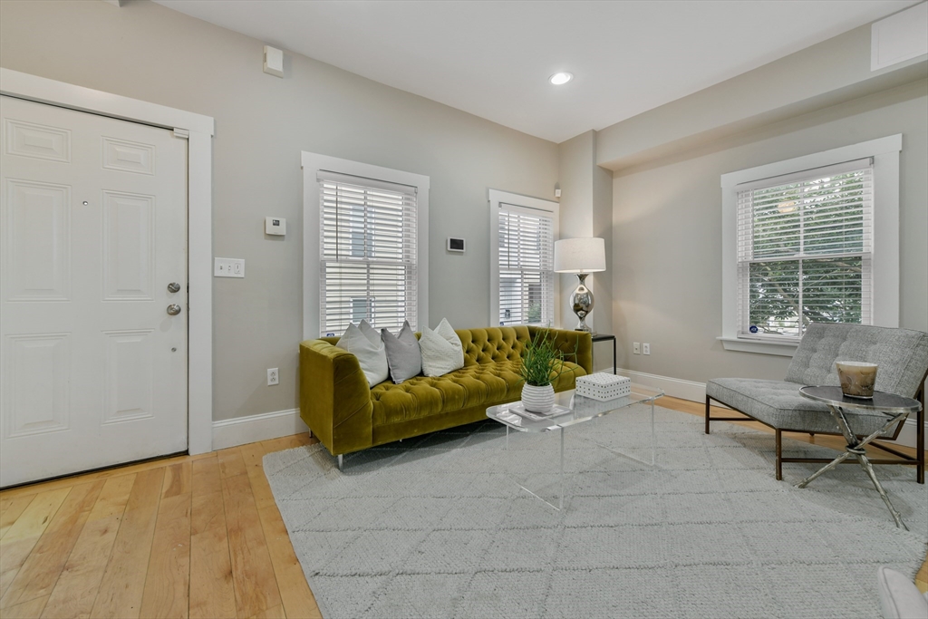 2 Glover Ct