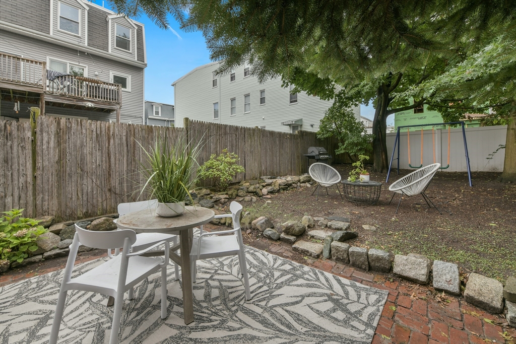 2 Glover Ct