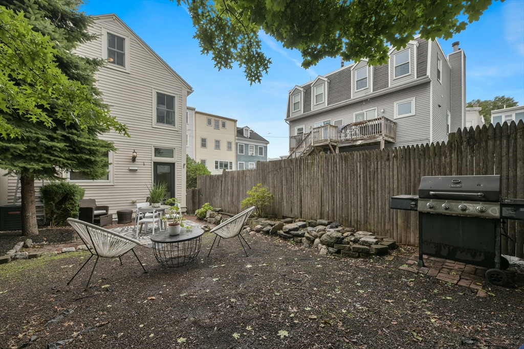 2 Glover Ct
