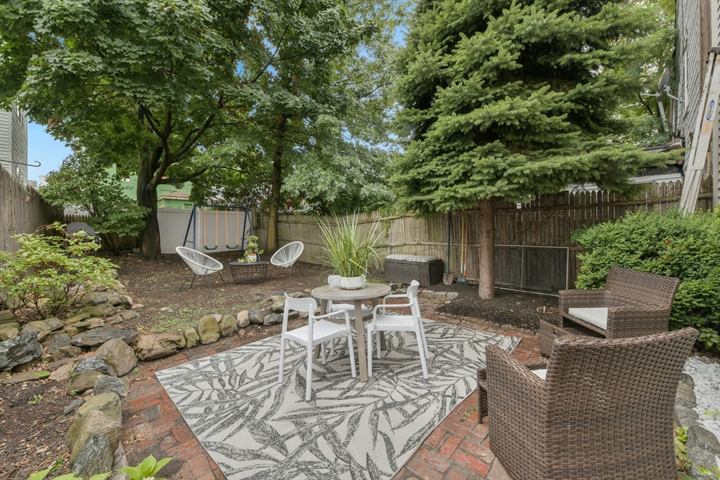 2 Glover Ct