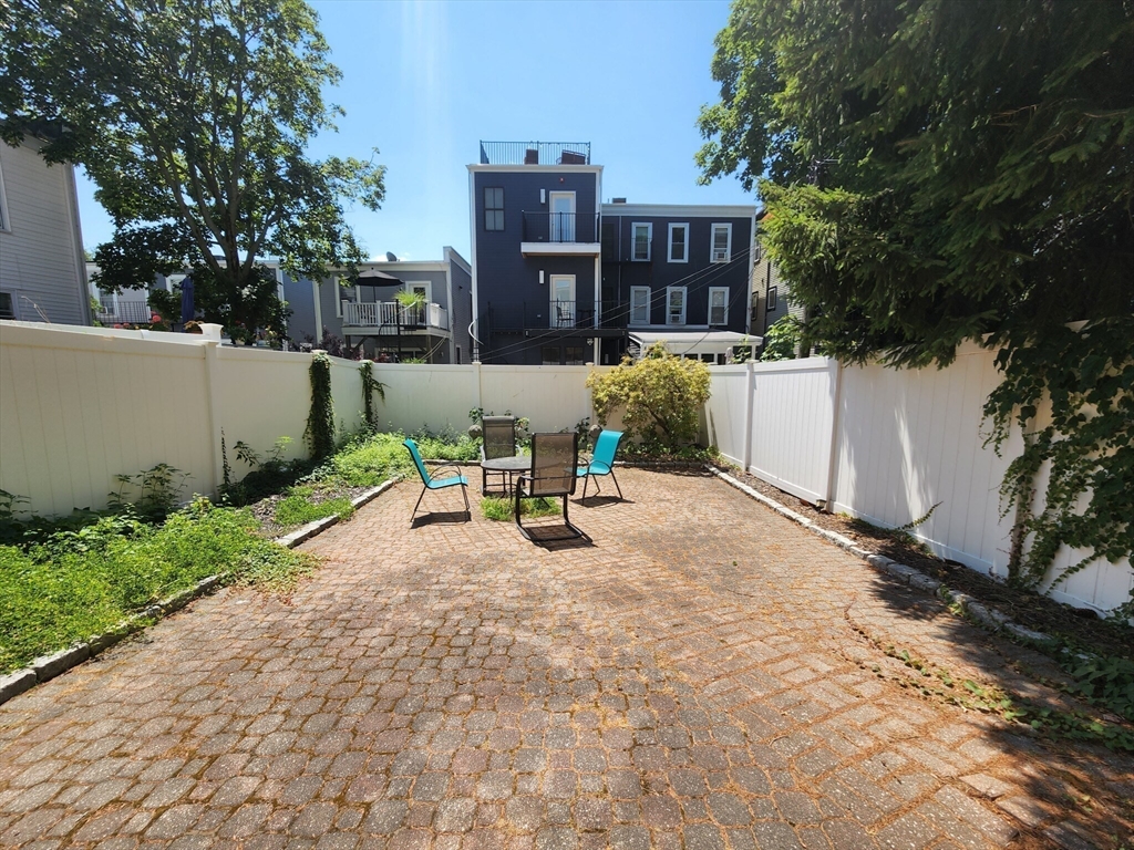 1 Balmoral Park