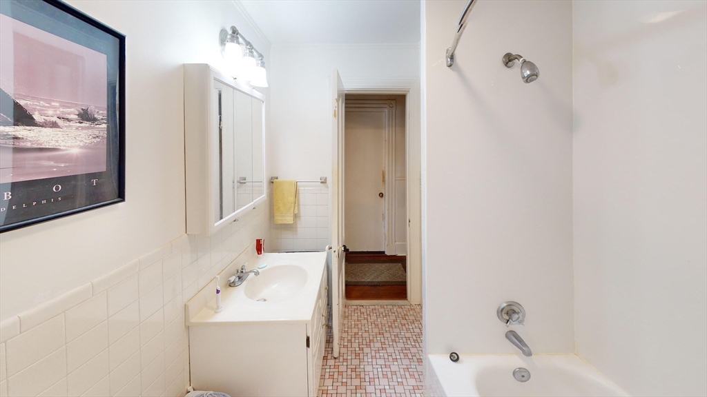 1 Balmoral Park