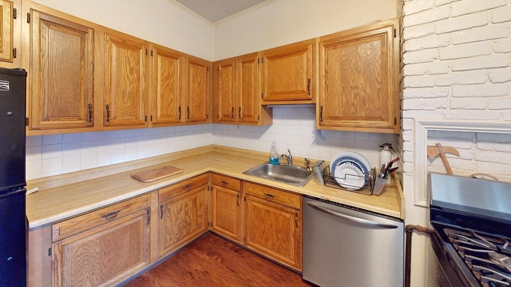 1 Balmoral Park